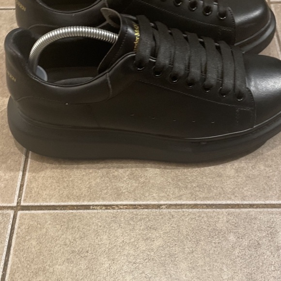 Alexander McQueens - Picture 3 of 6